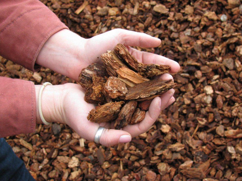Image of Redwood bark for landscaping
